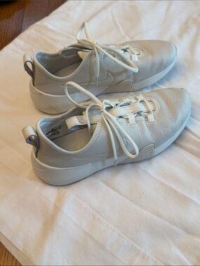 Nike Women's Cream/White Low-Top Athletic Sneakers